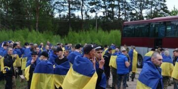 “Наші – вдома”: з російського полону повернулися 205 наших воїнів, – ФОТО