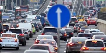 Київ знову у заторах: у якому районі перекриють дороги