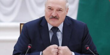 Лукашенко потребовал, чтобы “вонючая Европа” платила Беларуси за воздух