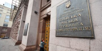 Столица постоянно ищет жилье для жильцов разрушенных квартир и оперативно выделяет средства на безопасность, – КГГА