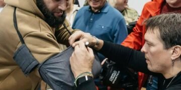 Олександр Усик підтримав поранених поліцейських на Київщині, – деталі
