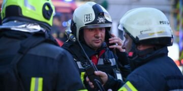 Россияне запустили дрон-матку с FPV на Харьков: попадания в двух районах, пострадали люди