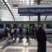 Общественная поддержка помощи украинским беженцам падает в странах ЕС.