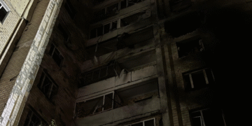 Пожежі в квартирах й розбиті вікна: у двох районах Києва впали уламки БпЛА