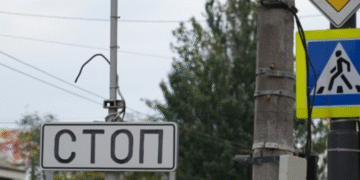 Автівки заблокували рух транспорту: де в Києві зараз складно проїхати