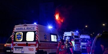 В Киеве из-за ракетного обстрела есть пострадавшие: медики госпитализировали нескольких человек