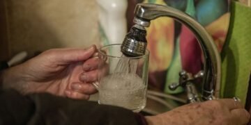 “Без тепла и воды”: последствия удара РФ по Ладыжину в Винницкой области