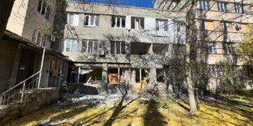 Зеленский про обстрел детской больницы в Херсоне: Россию убеждает только сила