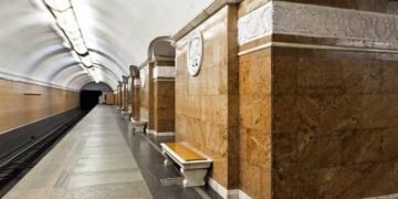 Пішоходи, затори і «зелена хвиля»: як Київ змінює рух біля метро «Університет»