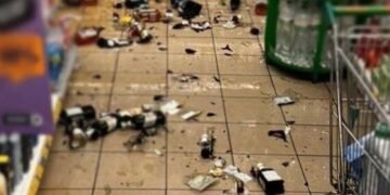 Алкогольний скандал у Києві: від зауваження охорони до повного погрому полиць