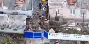 Украинский военный ликвидировал трех оккупантов в Покровске. ВИДЕО