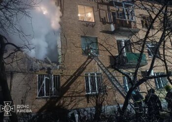 Кількість постраждалих у Києві зросла до восьми: в ДСНС показали наслідки