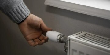 Частина споживачів Києва залишилися без тепла через обстріл рф – КМДА