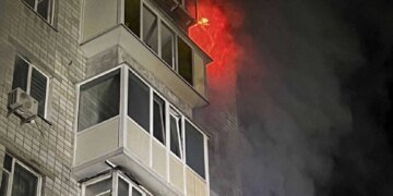 Ракетний удар по Вишгороду: рятувальники оприлюднили кадри пожежі в багатоповерхівці