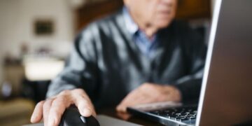 Важно для пенсионеров: как успеть сохранить свои выплаты