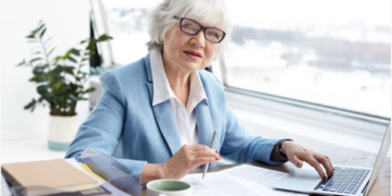 Пенсия может вырасти вдвое: украинцам объяснил, выгодно ли работать после 60