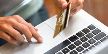 Поиск работы может обернуться потерей денег: украинцам раскрыли схемы мошенников