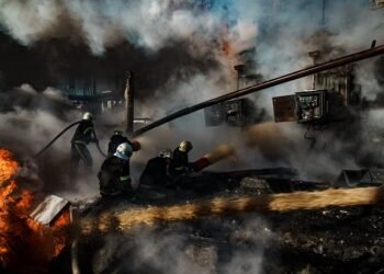 Предприятия в Украине страдают от дефицита электроэнергии в результате атак РФ и теряют активы.