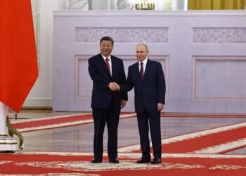 РФ все больше зависит от Китая, хотя объемы торговли падают.