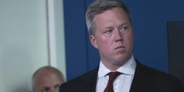 Министр армии США предупредил Украину о неминуемом поражении, – NBC News