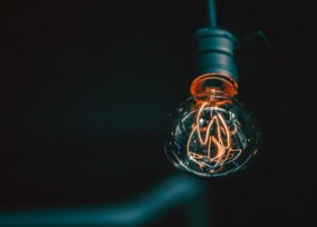 В YASNO предупредили киевлян из-за отключений света: чего нельзя делать