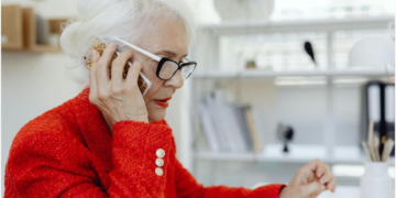 Потеря пенсии: ПФУ предупредил украинцев о мошенниках в Telegram