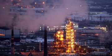 В октябре украинские беспилотники поразили 77 000 целей врага. Атаки на НПЗ и военные склады продолжаются.