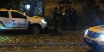 Жорстокий напад, погрози, крадіжка: в Києві затримали вуличних хуліганів