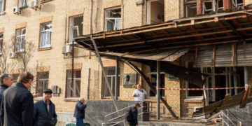 У Києві вибухова хвиля “розтрощила” медичний заклад, – ФОТО