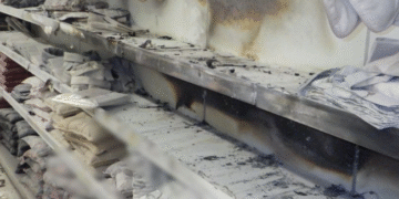 Вогонь на полицях крамниці: в Києві спалахнула моторошна пожежа, – ФОТО