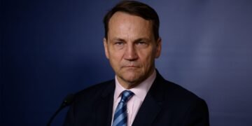 Украина может вступить в ЕС в начале 2030-х, – Сикорский