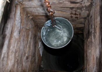 Колодцы опломбируют и установят счетчики: украинцев в селах хотят заставить платить за воду