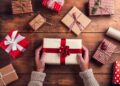 Новогодние подарки: сколько украинцы потратят на шоппинг в военное время