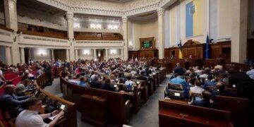 Бюджет війни і розвитку: скільки грошей отримають військові, пенсіонери та вчителі