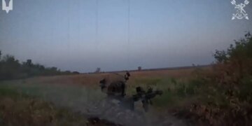 «Плащи развивались, как у суперменов»: россияне идут в атаку «на папироске»