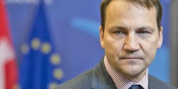 “У Зеленского корона с головы не упала бы”, –  Сикорский сделали жесткое заявление об отношениях Польши и Украины