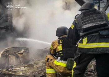 На Київщині надзвичайники ліквідували наслідки ворожих обстрілів у трьох районах