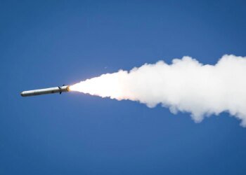 2 з 3 російських балістичних ракет та 83 зі 151 дрона знешкодили над Україною, основний удар рф – по Кременчуку