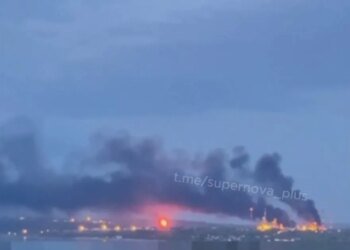 Ночь взрывов в России: в РФ заявили о «сбивании» 141 дрона, но горели ГРЭС и НПЗ. ВИДЕО