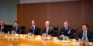 Переговоры Украины и США в Берлине по мирному плану продолжатся в понедельник