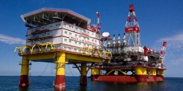 Безпілотники СБУ втретє вдарили по нафтовидобувних платформах рф у Каспійському морі