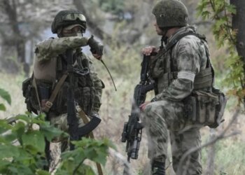 Грабят и убивают гражданских – разведка перехватила разговор российских военных