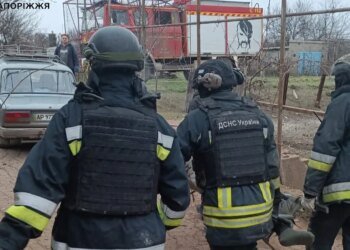 Запорожская область: спасатели деблокировали 77-летнюю женщину из-под завалов после обстрела. ФОТО