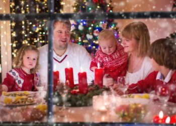 Даже в самые темные времена свет внутри нас не победить. С Рождеством!