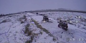 Не перешли Рубикон: бойцы уничтожили колонну квадроциклов, которая остановилась перед мостом