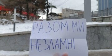 «Вместе мы несокрушимы»: украинцы вышли на новые акции сопротивления. ФОТО