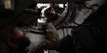 Россия давит по всей линии фронта: бои продолжаются на многих направлениях