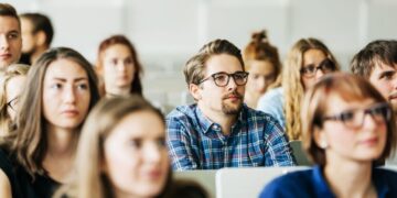 Не только военные и ВПЛ: кому государство оплатит новую профессию и жилье