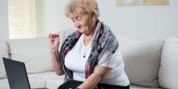 Пенсионеры получат доплату с января: кому и сколько начислят