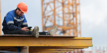 В РФ рекордно выросли жалобы на невыплаты зарплат – разведка